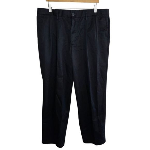 NWT Dockers | Black Classic Fit Signature Khaki Pleated Pants Mens Size 38 - Picture 1 of 8